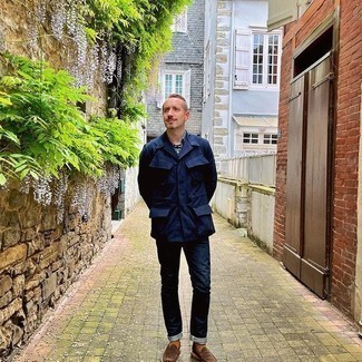 Navy Jeans Warm Weather Outfits For Men: Teaming a navy field jacket with navy jeans is a savvy choice for a casual and cool ensemble. Rev up this whole ensemble by slipping into dark brown suede loafers.