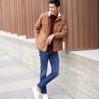 Khaki Field Jacket Outfits: If you're facing a fashion situation where comfort is essential, this pairing of a khaki field jacket and blue jeans is always a winner. White canvas low top sneakers integrate seamlessly within a great deal of looks.
