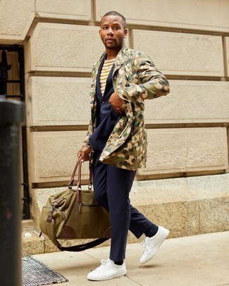 Navy Suit Outfits: This pairing of a navy suit and an olive camouflage field jacket spells manly elegance. Take a more relaxed approach with shoes and complement this look with a pair of white leather low top sneakers.