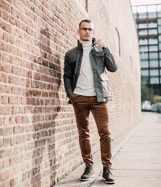 Brown Corduroy Chinos Outfits In Their 20s: Why not reach for an olive field jacket and brown corduroy chinos? Both of these items are totally comfortable and will look amazing when matched together. Olive suede desert boots look right at home with this ensemble. A perfect pairing to show your maturity even as a 20-something gent.