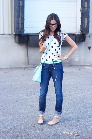 Navy Jeans with Flat Sandals Outfits: 