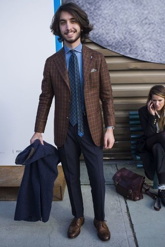 Charcoal Pocket Square Smart Casual Outfits: Who said you can't make a fashionable statement with a casual street style outfit? You can do that easily in a navy fur coat and a charcoal pocket square. Brown leather brogues will bring a touch of refinement to an otherwise too-common ensemble.
