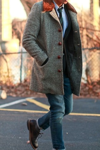 Fur Collar Coat Outfits For Men: Inject style into your current rotation with a fur collar coat and navy jeans. Perk up your look by slipping into a pair of dark brown leather oxford shoes.