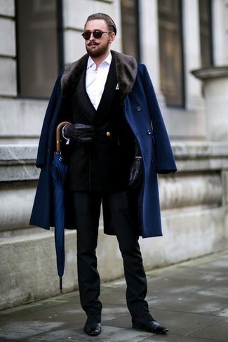 Navy Fur Collar Coat Outfits For Men: For an ensemble that's super easy but can be styled in a variety of different ways, try teaming a navy fur collar coat with black chinos. Give a smarter twist to this outfit by sporting a pair of black leather oxford shoes.