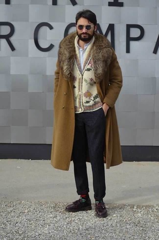 Multi colored Print Socks Outfits For Men: Combining a tan fur collar coat with multi colored print socks is an awesome pick for a casual look. Clueless about how to complement your outfit? Rock burgundy leather tassel loafers to class it up.