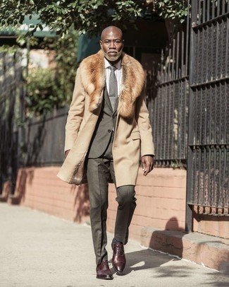 Burgundy Leather Oxford Shoes Outfits: A modern gent's polished wardrobe should always include such essentials as a beige fur collar coat and a grey suit. We adore how a pair of burgundy leather oxford shoes makes this look whole.
