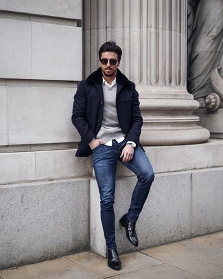 Navy Fur Collar Coat Outfits For Men: Extremely dapper and functional, this off-duty pairing of a navy fur collar coat and navy skinny jeans provides excellent styling possibilities. A great pair of black leather chelsea boots is the simplest way to power up your ensemble.