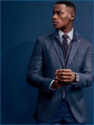 Navy Wool Blazer Fall Outfits For Men: A navy wool blazer and navy dress pants are among the basic elements of a functional wardrobe. When it's one of those dull autumn days, what better to brighten things up than a dapper ensemble like this one?
