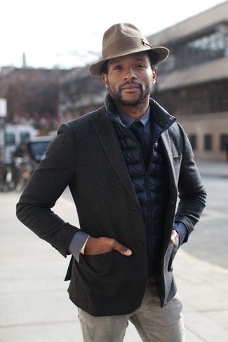 Brown Hat Outfits For Men: This combination of a navy quilted gilet and a brown hat is hard proof that a straightforward off-duty getup doesn't have to be boring.