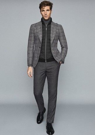 Grey Wool Blazer Outfits For Men: Teaming a grey wool blazer and charcoal dress pants is a guaranteed way to breathe personality into your day-to-day rotation. The whole ensemble comes together quite nicely if you introduce black leather derby shoes to your look.