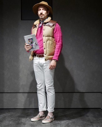 Pink Socks Outfits For Men: When the situation allows casual street dressing, wear a beige quilted gilet with pink socks. Go ahead and introduce a pair of multi colored print canvas slip-on sneakers to the equation for a bit of elegance.