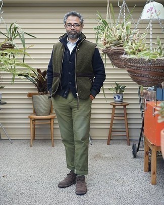 Knit Cardigan Outfits For Men: This pairing of a knit cardigan and olive chinos is extremely easy to do and so comfortable to work as well! When not sure as to what to wear on the footwear front, introduce a pair of dark brown suede desert boots to your ensemble.