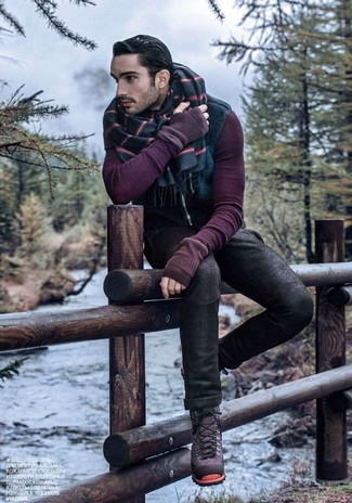 Purple Wool Gloves Outfits For Men: This off-duty combo of a navy gilet and purple wool gloves is a lifesaver when you need to look dapper in a flash. If you need to easily step up your getup with one piece, add purple suede casual boots to your look.