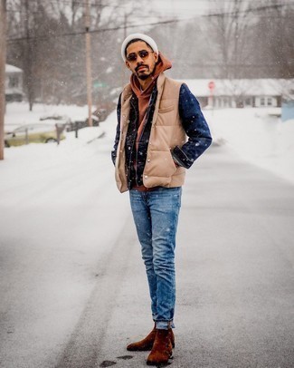 Blue Jeans with Brown Suede Chelsea Boots Outfits For Men: This pairing of a tan quilted gilet and blue jeans is simple, seriously stylish and extremely easy to copy. And if you wish to easily step up this ensemble with footwear, why not round off with a pair of brown suede chelsea boots?