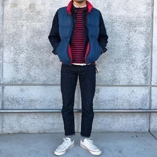 500+ Fall Outfits For Men: Such pieces as a navy quilted gilet and navy jeans are an easy way to infuse some cool into your day-to-day casual fashion mix. Add white canvas low top sneakers to the equation et voila, your outfit is complete. This combo is an appealing option when it comes to a neat summer-to-fall ensemble.
