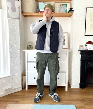 Blue Gilet Outfits For Men: A blue gilet and olive cargo pants are a nice pairing that will carry you throughout the day. Feeling brave? Dress down your outfit by finishing with navy and white athletic shoes.