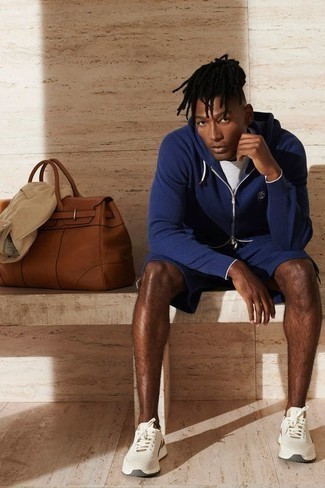 121 Relaxed Outfits For Men: A beige quilted gilet and navy sports shorts are veritable must-haves if you're picking out an off-duty wardrobe that matches up to the highest style standards. Now all you need is a cool pair of white athletic shoes.