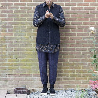 Navy Paisley Long Sleeve Shirt Outfits For Men: Seriously stylish yet functional, this look is assembled from a navy paisley long sleeve shirt and navy chinos. On the footwear front, this ensemble is rounded off brilliantly with black suede slip-on sneakers.