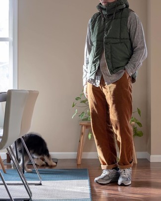 Tobacco Corduroy Chinos Outfits: Loving how a dark green quilted gilet works with tobacco corduroy chinos. A pair of grey athletic shoes easily dials up the street cred of this outfit.