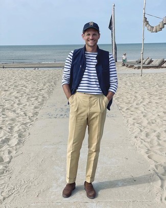 White and Navy Horizontal Striped Long Sleeve T-Shirt Outfits For Men: A white and navy horizontal striped long sleeve t-shirt and khaki chinos are a pairing that every smart guy should have in his closet. You know how to play it up: dark brown suede loafers.
