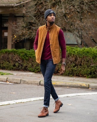 Tobacco Quilted Gilet Outfits For Men: A tobacco quilted gilet and navy jeans are among those game-changing menswear pieces that can refresh your wardrobe. Dress up this look with a pair of brown leather casual boots.
