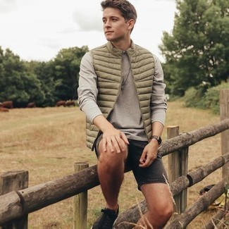 Olive Gilet with Shorts Summer Outfits For Men (2 ideas & outfits) | Lookastic