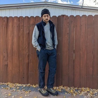 Navy Beanie Outfits For Men: A navy fleece gilet and a navy beanie are the kind of a winning casual getup that you need when you have zero time. Olive canvas work boots pull the ensemble together.