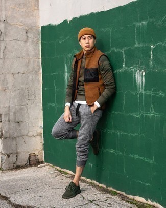 Brown Fleece Gilet Outfits For Men: Try teaming a brown fleece gilet with grey sweatpants for a cool and relaxed and fashionable outfit. If you wish to instantly tone down this ensemble with footwear, finish off with a pair of dark green athletic shoes.