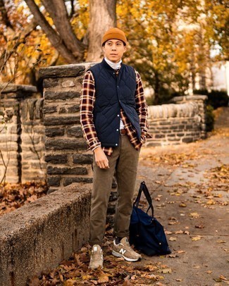 Tobacco Beanie Outfits For Men: For a look that offers function and dapperness, go for a navy quilted gilet and a tobacco beanie. Introduce a pair of tan athletic shoes to the mix to completely spice up the getup.