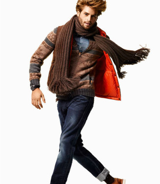 Tobacco Gilet Outfits For Men: A tobacco gilet and navy jeans are the kind of a winning off-duty combination that you so desperately need when you have no extra time to spare.