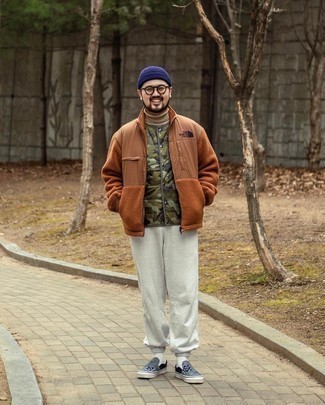 Violet Beanie Outfits For Men: An olive camouflage gilet and a violet beanie are among the fundamental elements in any guy's functional casual arsenal. Navy print canvas slip-on sneakers are a simple way to power up your outfit.