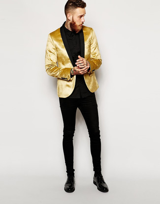 Gold Blazer Outfits For Men: This combination of a gold blazer and black skinny jeans is undeniable proof that a straightforward casual look can still be extra dapper. Infuse a hint of refinement into this look by finishing with black leather derby shoes.
