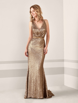 Gold Evening Dress Outfits: Wear a gold evening dress for a classic silhouette.
