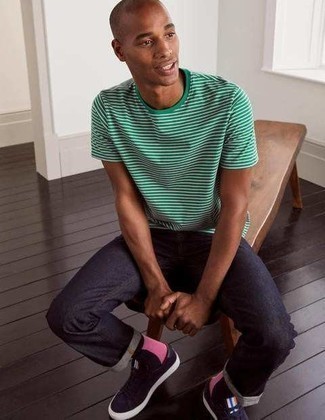 White and Green Horizontal Striped Crew-neck T-shirt Outfits For Men: Reach for a white and green horizontal striped crew-neck t-shirt and navy jeans for an off-duty getup with a modern take. A pair of navy canvas low top sneakers looks amazing finishing off this ensemble.
