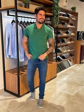 1200+ Hot Weather Outfits For Men: A green polo and navy jeans are the kind of a fail-safe casual ensemble that you need when you have zero time.