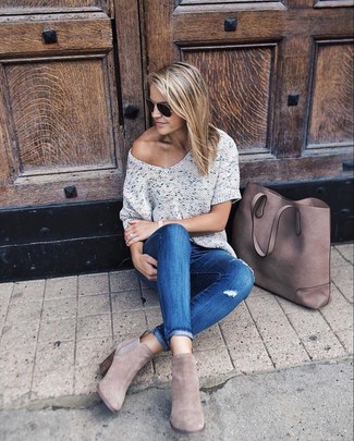 Grey Suede Ankle Boots Outfits: 