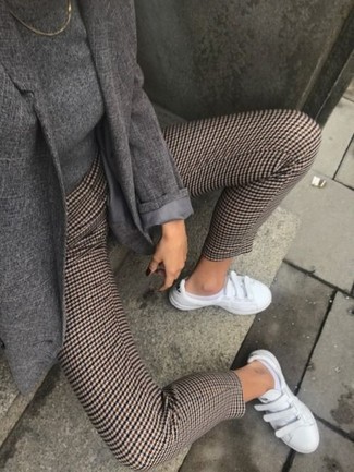 Grey Wool Blazer Outfits For Women: This pairing of a grey wool blazer and brown houndstooth skinny pants is well-executed and yet it looks functional and apt for anything. And if you wish to effortlessly play down this outfit with a pair of shoes, why not complete this look with a pair of white low top sneakers?
