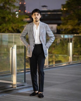 Blazer Outfits For Men: Dress in a blazer and black dress pants if you're aiming for a proper, fashionable look. Black velvet loafers integrate well within a variety of combinations.