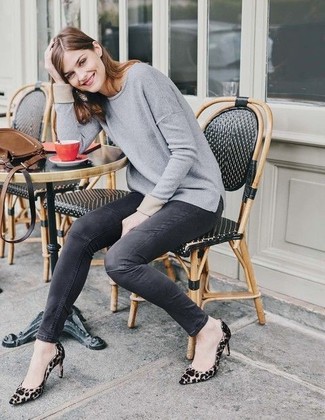 Beige Suede Pumps Outfits: Dress in a grey crew-neck sweater and charcoal skinny jeans to pull together an absolutely stylish getup. Beige suede pumps are a surefire way to breathe an added dose of class into your outfit.