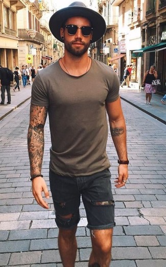 Black Shorts Outfits For Men: This pairing of a grey crew-neck t-shirt and black shorts is hard proof that a pared down casual outfit can still look really interesting.