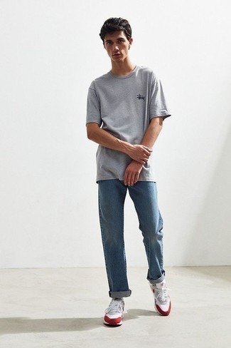 Navy Jeans Relaxed Outfits For Men: Dapper yet practical, this look combines a grey crew-neck t-shirt and navy jeans. If you wish to effortlessly dial down your getup with one item, complete your ensemble with white and red athletic shoes.