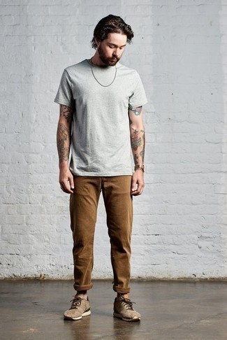 Brown Chinos Hot Weather Outfits: A grey crew-neck t-shirt and brown chinos are the kind of a never-failing off-duty combo that you need when you have no extra time to spare. For a more relaxed take, complete this outfit with a pair of tan athletic shoes.