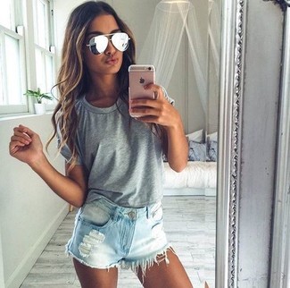 Light Blue Ripped Denim Shorts Outfits For Women: We all want comfort when it comes to style, and this combo of a grey crew-neck t-shirt and light blue ripped denim shorts is a great example of that.
