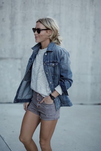 Grey Denim Shorts Outfits For Women: 