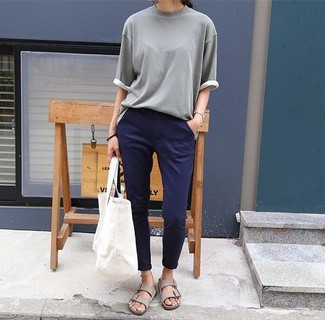 Grey Leather Flat Sandals Outfits: 