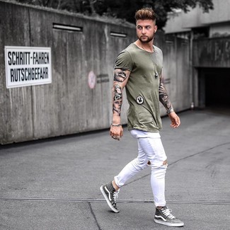 Grey High Top Sneakers Outfits For Men In Their 20s: 