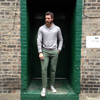 Charcoal High Top Sneakers Outfits For Men: A grey hoodie and green chinos are a favorite combination for many fashion-savvy gentlemen. Go the extra mile and shake up your look by rounding off with a pair of charcoal high top sneakers.