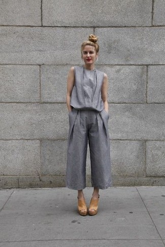 Make a grey jumpsuit your outfit choice to achieve a day-to-day ensemble that's full of style and personality. For a more polished feel, why not introduce a pair of tan leather mules to the mix?