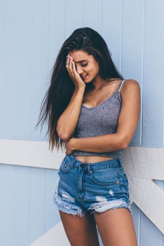 Blue Ripped Denim Shorts Outfits For Women: A grey knit cropped top and blue ripped denim shorts are the kind of chic casual pieces that you can wear for years to come.