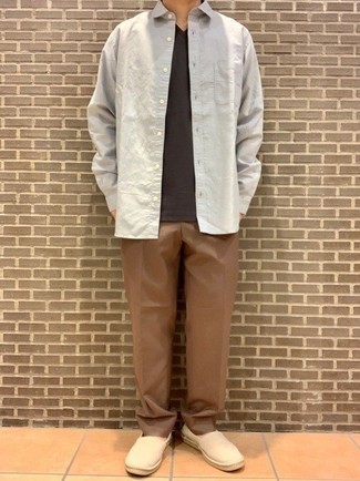 Grey Long Sleeve Shirt Outfits For Men: A grey long sleeve shirt and brown chinos are a combo that every modern gent should have in his off-duty wardrobe. All you need is a cool pair of beige suede espadrilles.